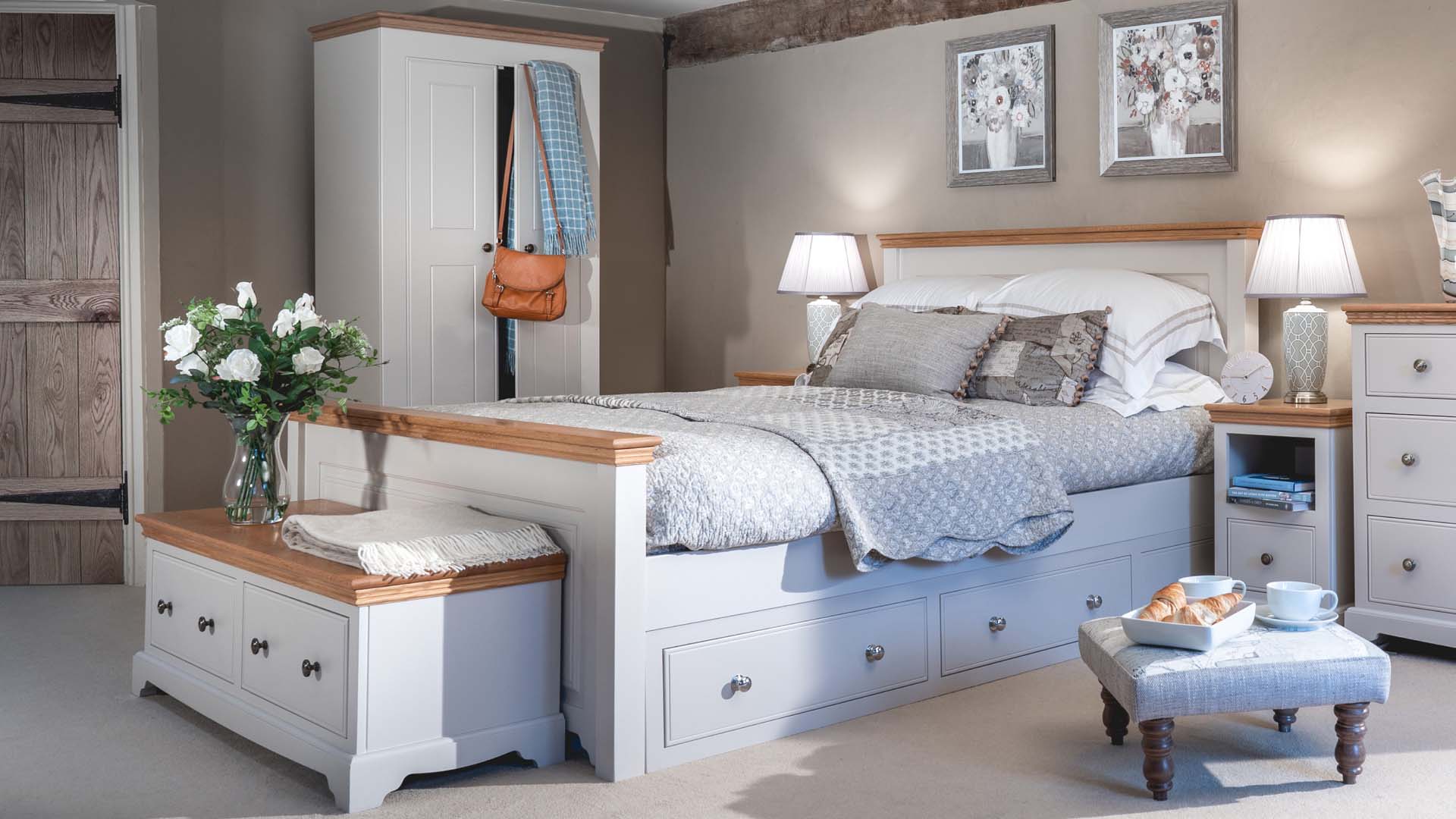 Bedroom furniture with drawers